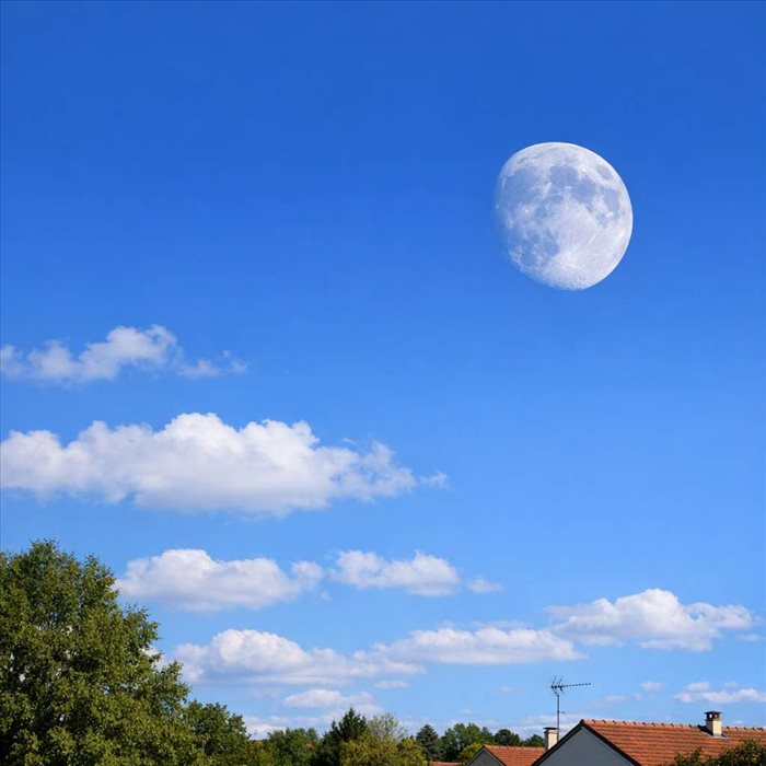 Pourquoi la lune est visible en plein jour ? | Explication simple